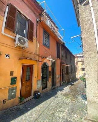 3 LOCALI A MARINO