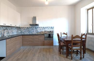 BILOCALE SU DUE LIVELLI RISTRUTTURATO - ZONA CENTR