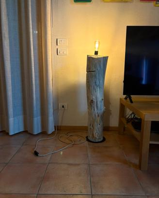 Lampada artigianale in legno