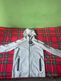 tuta tech nike grigia mai indossata