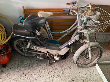 Motorino Benelli 50 di cilindrata anni 70 vintage