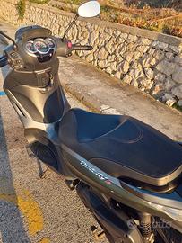 Beverly 300 s
