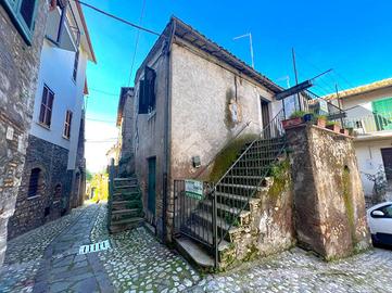 CASA SEMINDIPENDENTE A TORRI IN SABINA