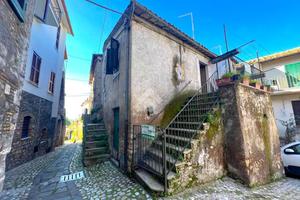 CASA SEMINDIPENDENTE A TORRI IN SABINA