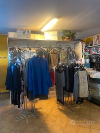 Stock negozio abbigliamento, intimo, merceria