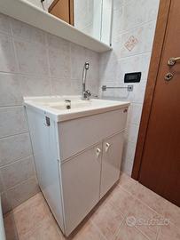 Mobile lavatoio e mobile contenitore con specchio