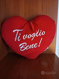 cuscino cuore rosso