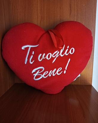 cuscino cuore rosso