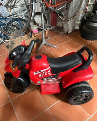 Moto giocattolo ducati