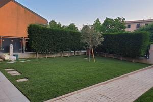 CAZZAGO Appartamento luminoso con giardino