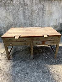 Tavolo da lavoro in legno