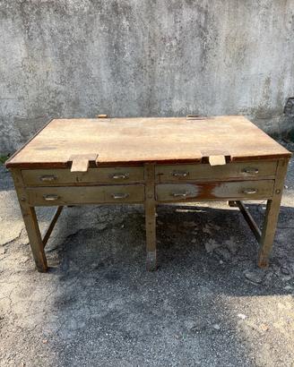 Tavolo da lavoro in legno