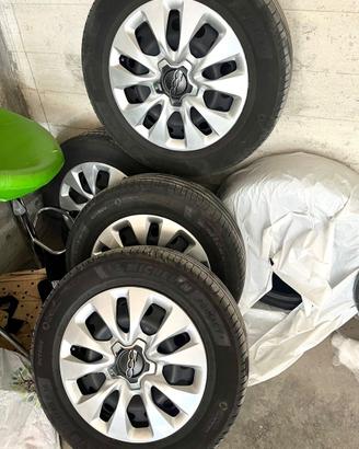 215 60 16 Michelin Primacy +cerchi e borchie