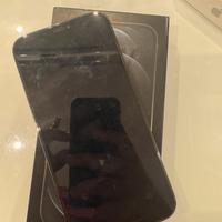 iPhone 12 Pro Max e 15 Pro