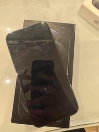 iPhone 12 Pro Max e 15 Pro