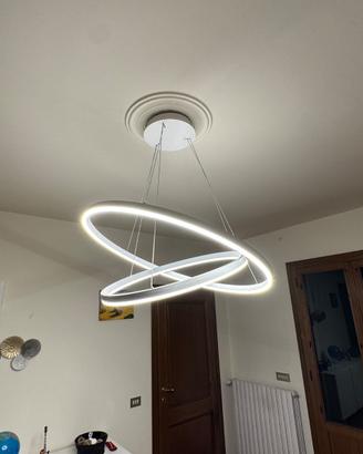 Lampadario biano con due cerchi