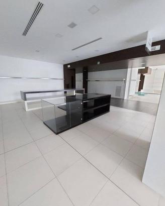 Immobile di 650 m² a Signa