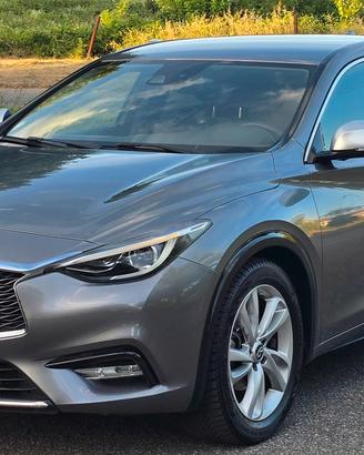 infiniti Q30 1.5 diesel cambio automatico 
