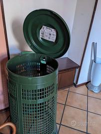 cesto a colonna in plastica rigida di colore verde