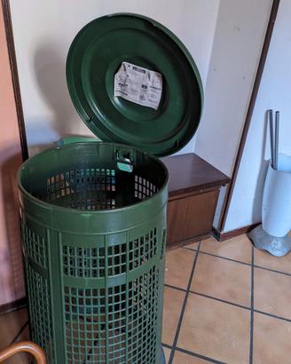 cesto a colonna in plastica rigida di colore verde