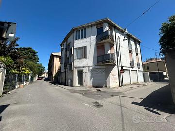 2 LOCALI A ROVIGO