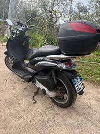 Beverly 250 anno 2004