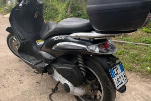 Beverly 250 anno 2004