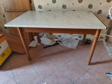 Tavolo Cucina + 4 sedie