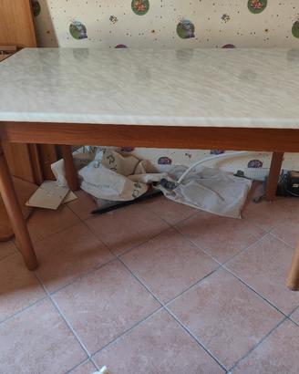 Tavolo Cucina + 4 sedie