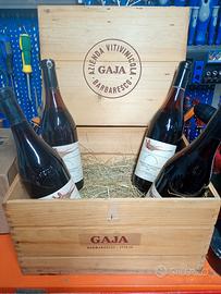 Vino vintage in box di legno 