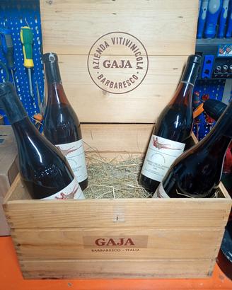 Vino vintage in box di legno 