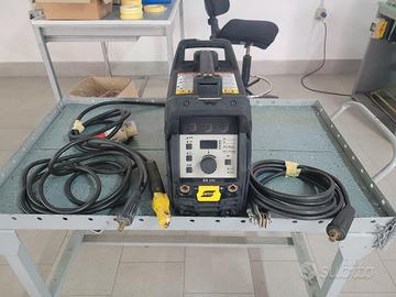 SALDATRICE ESAB  ES 300i