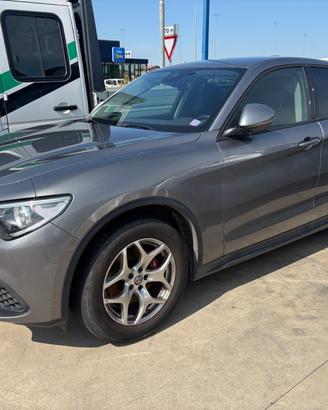 Alfa Romeo Stelvio 2.2 Turbodiesel 190 CV AT8 Q4 B