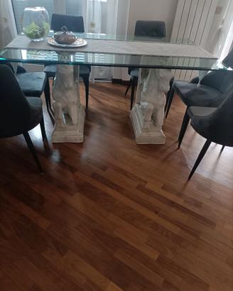 Tavolo con piano in cristallo trasparente