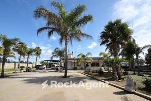 INTERESSANTE VILLA POCO FUORI IL CENTRO CITTA'