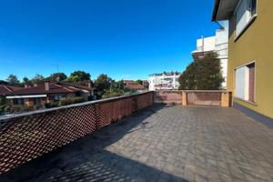 APPARTAMENTO BICAMERE CON AMPIO TERRAZZO!