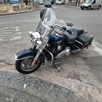 Harley Davidson Road King con baule