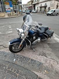 Harley Davidson Road King con baule