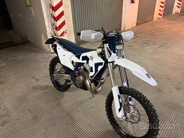 Moto Enduto cross Husquarna 300 2Tempi
