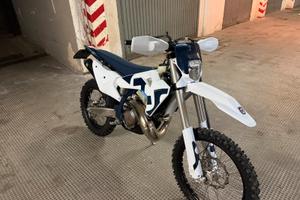Moto Enduto cross Husquarna 300 2Tempi