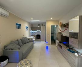 Monolocale con terrazzo a livello