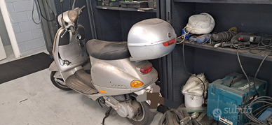 Vespa piaggio 125 ET4