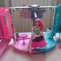 Barbie e palco concerto rock