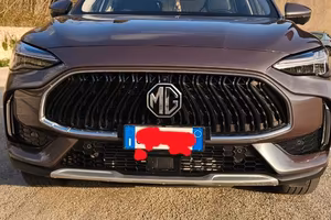 Auto MG HS