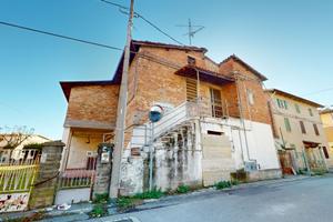 INTERO EDIFICO CON GIARDINO E TERRENO ANNESSO