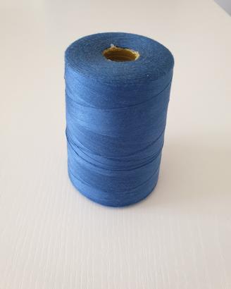 Bobina grande filo da cucito blu chiaro