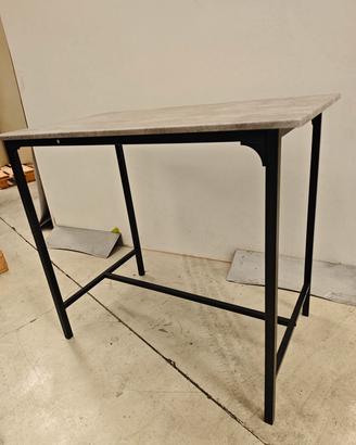TAVOLO CON QUATTRO SEDUTE