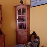 Angoliera rustica in legno massello – vetrinetta