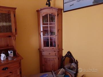 Angoliera rustica in legno massello – vetrinetta