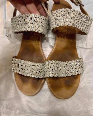 Sandali marca Bata in pelle,cuoio e strass